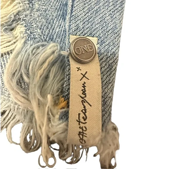 Women’s One Teaspoon Cutoff Trucker Shorts Size 28 - Picture 3 of 12